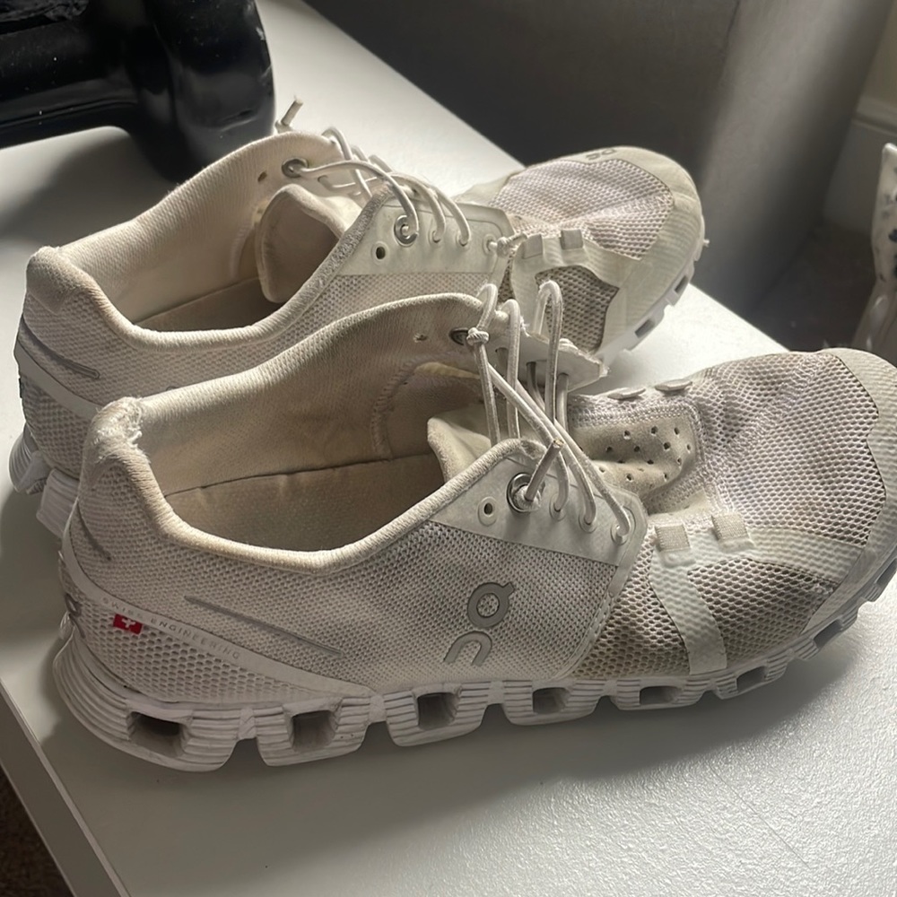 White on clouds size 7
